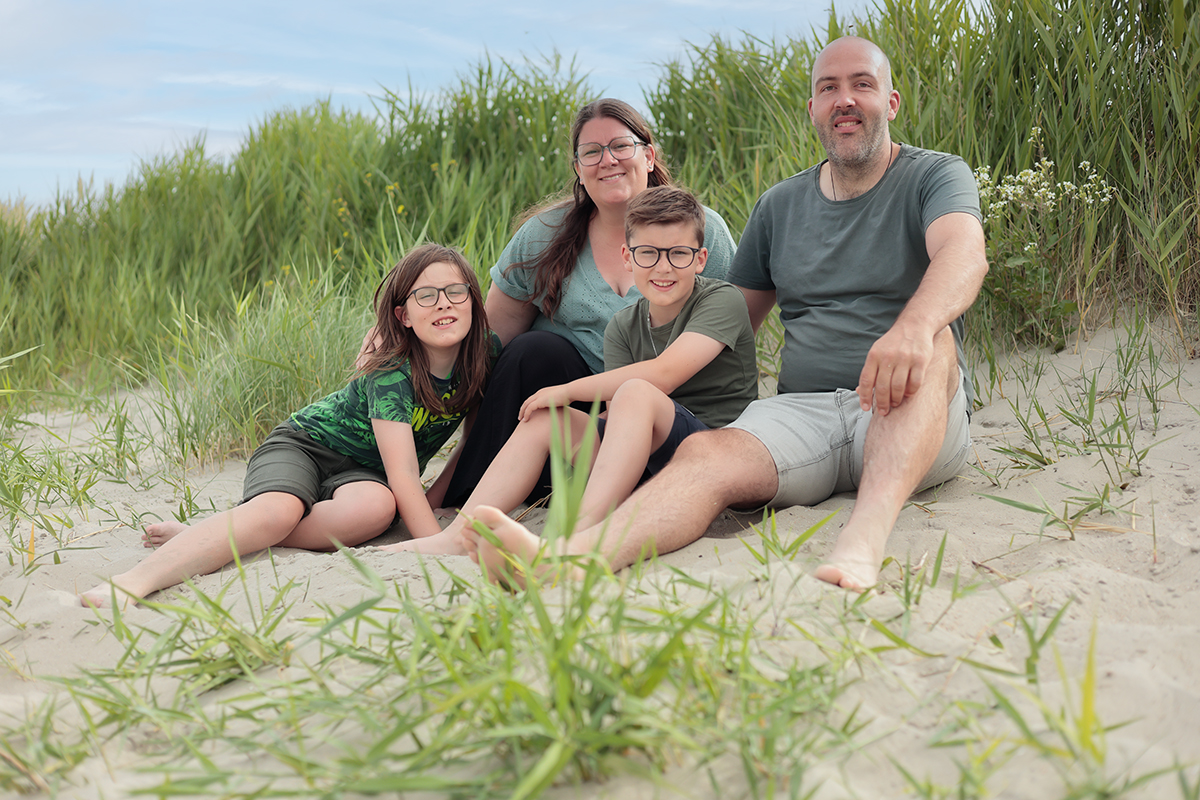 familieshoot buiten fotoreportage op het strand Beverlo Friesland